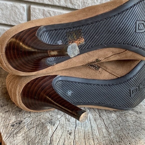 𝅺DKNYC Samira Suede Round Toe Ankle Booties Tan Sz 10 - Picture 13 of 14